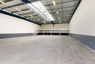 Flex in Bezons for lease Interior Photo- Image 1 of 4