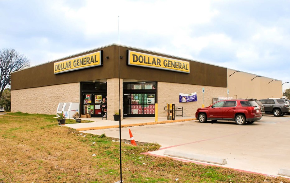 504 N La Grange St, Flatonia, TX 78941