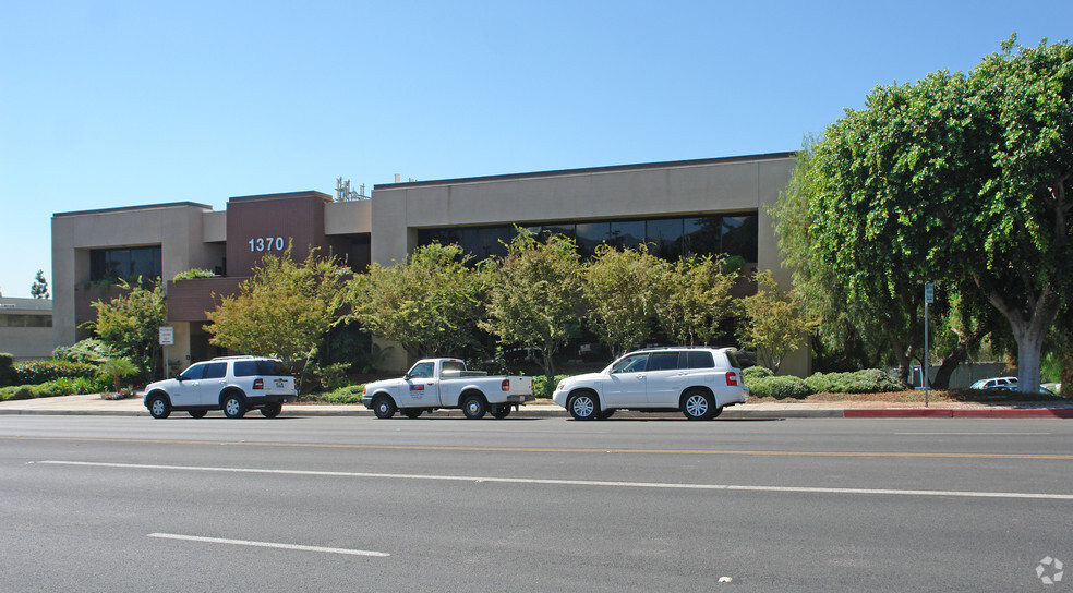 1370 Foothill Blvd, La Canada Flintridge, CA for sale - Building Photo - Image 2 of 2