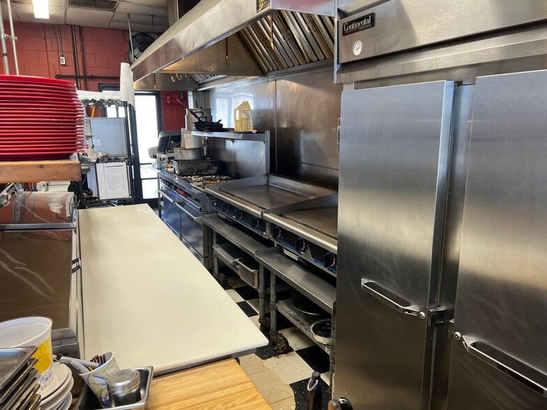 151 High St, Ellsworth, ME for sale - Interior Photo - Image 2 of 5