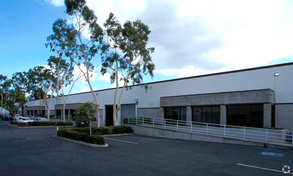 17103-17111 Kingsview Ave, Carson, CA for lease - Building Photo - Image 3 of 6