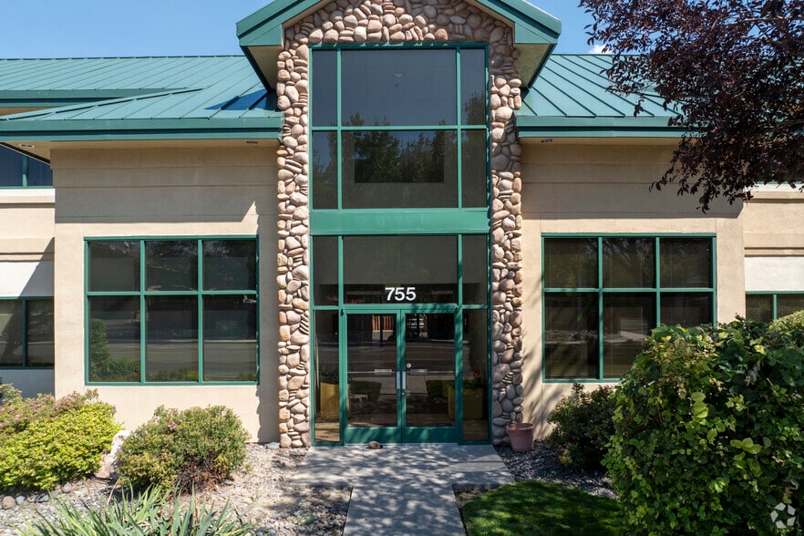 755 N Roop St, Carson City, NV for lease - Building Photo - Image 3 of 5