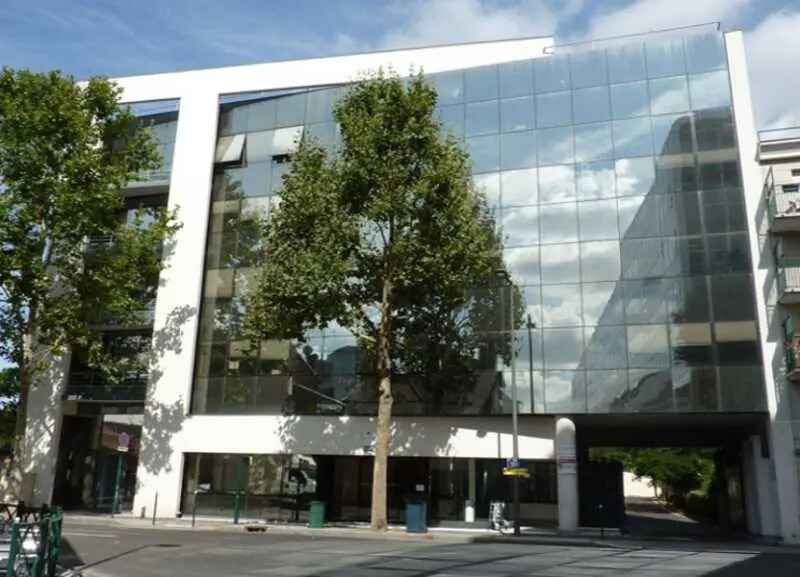 390 Rue D'Estienne D'Orves, Colombes for lease - Building Photo - Image 1 of 7