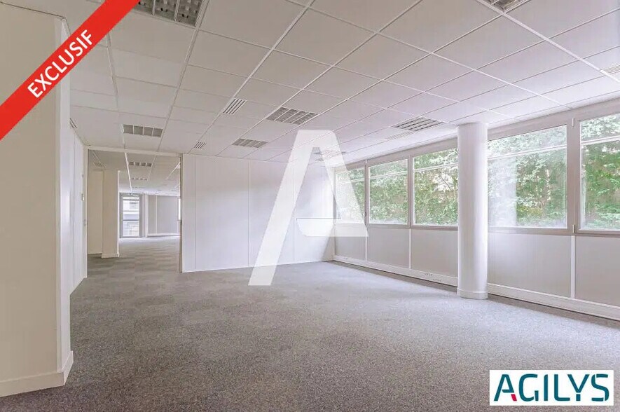 Office in Orsay for sale - Building Photo - Image 2 of 11