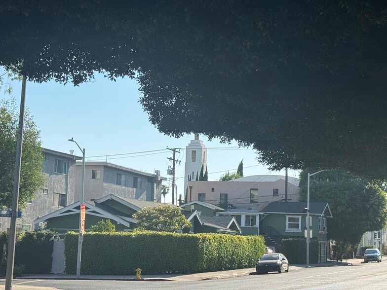 1253 N Orange Grove Ave, West Hollywood, CA for sale - Building Photo - Image 2 of 6