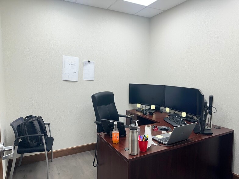 1645 NW 33rd St, Pompano Beach, FL for lease - Building Photo - Image 2 of 12