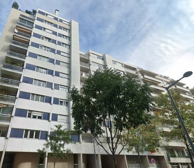 Office in Lyon for lease - Building Photo - Image 1 of 12