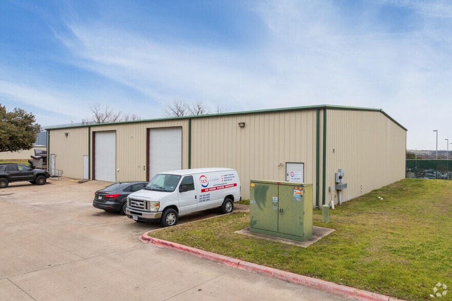 1834 Ferguson Ln, Austin, TX for lease - Building Photo - Image 2 of 26