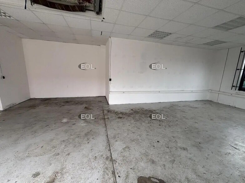 Industrial in Ris-Orangis for lease - Interior Photo - Image 3 of 9