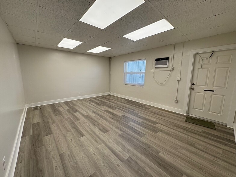 4700-4736 NE 12th Ave, Oakland Park, FL for lease - Building Photo - Image 3 of 7