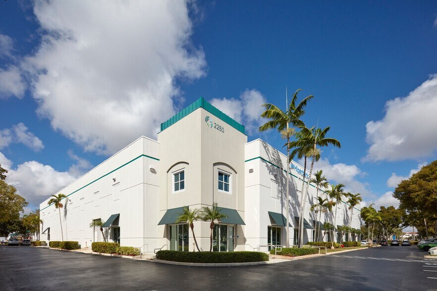 2250 NW 84th Ave, Miami, FL for lease - Primary Photo - Image 1 of 4