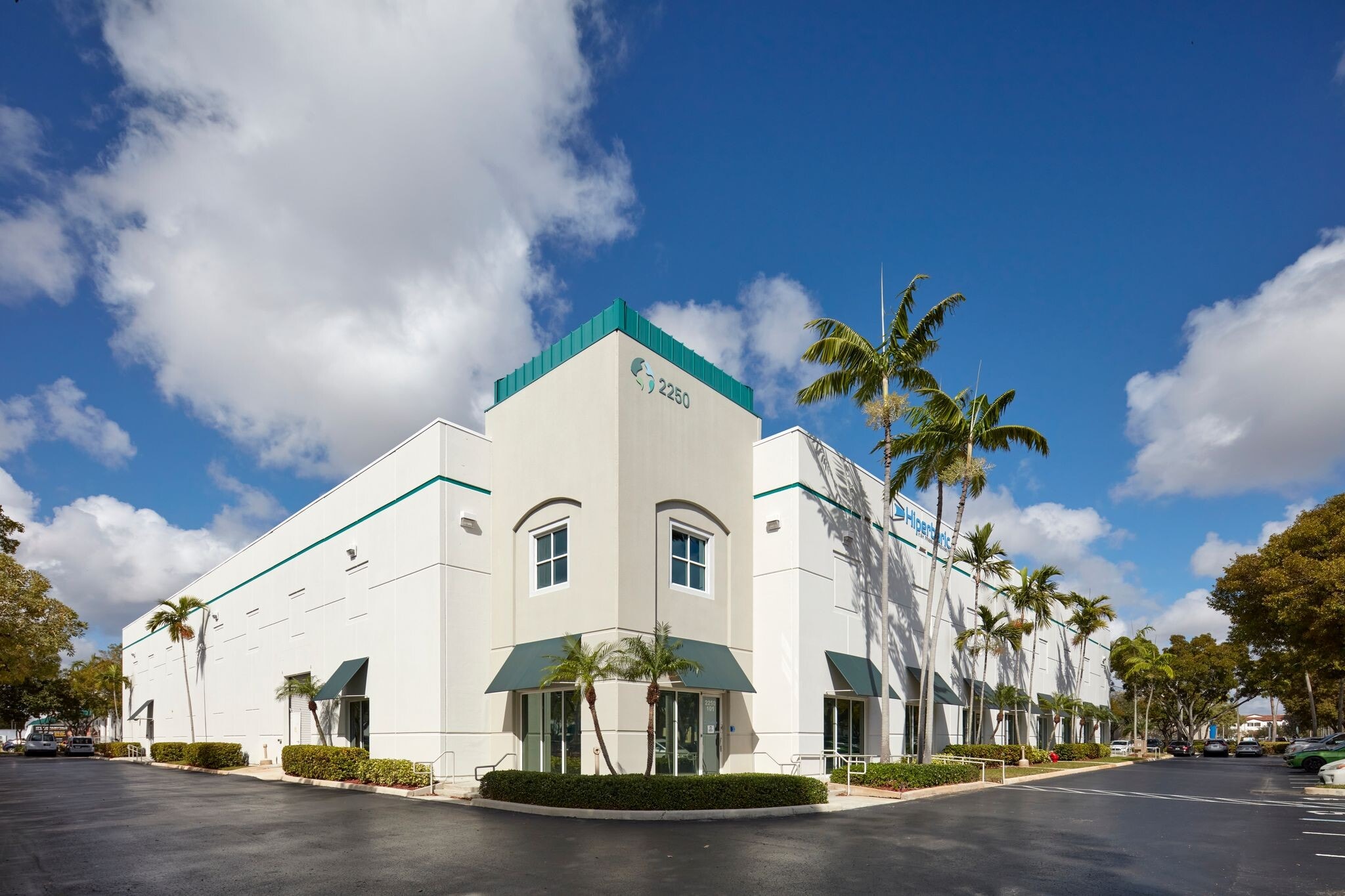 2250 NW 84th Ave, Miami, FL for lease Primary Photo- Image 1 of 5