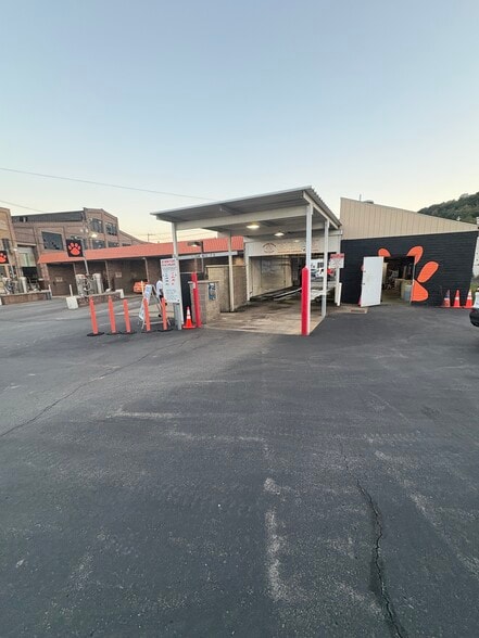 313 7th Ave, Beaver Falls, PA for sale - Primary Photo - Image 1 of 4