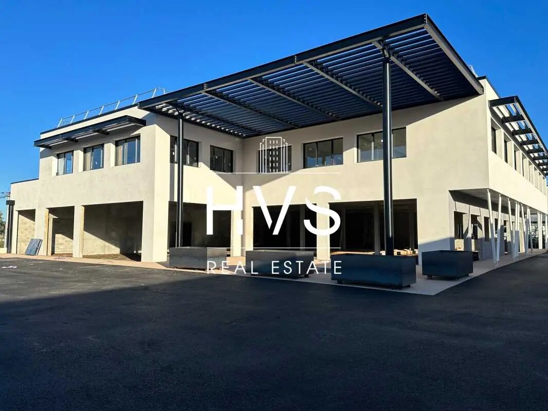 Retail in Éguilles for lease Building Photo- Image 1 of 16