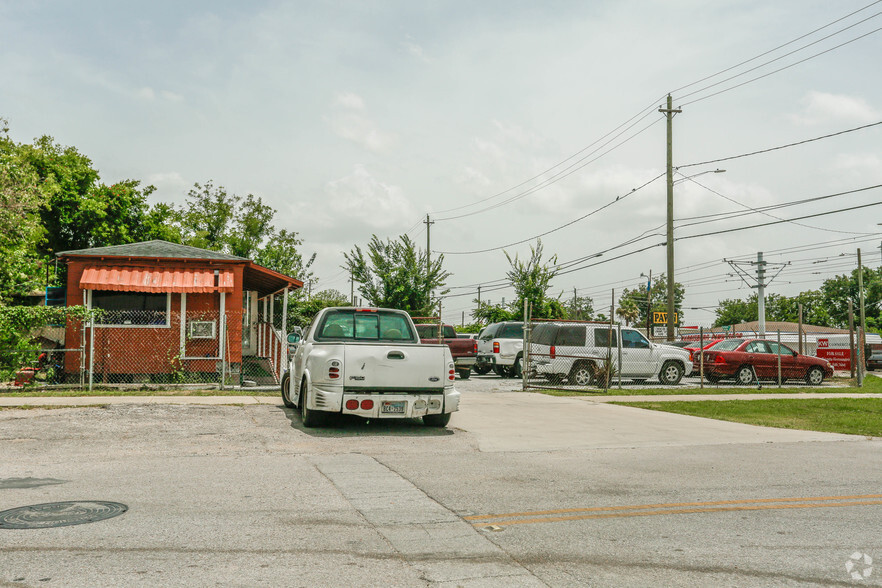 5701 Harrisburg Blvd, Houston, TX for sale - Primary Photo - Image 1 of 1