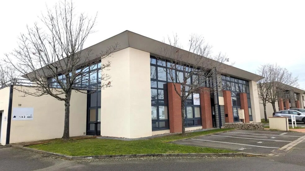 Office in Toulouse for lease - Building Photo - Image 3 of 14