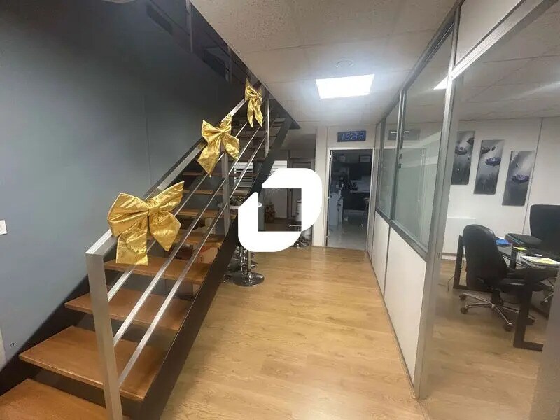 Office in Argenteuil for lease Interior Photo- Image 1 of 13