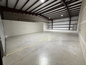 299 Navarro Dr, Seguin, TX for lease Interior Photo- Image 1 of 18