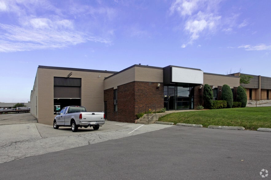 1305 Crestlawn Dr, Mississauga, ON for sale - Primary Photo - Image 1 of 1