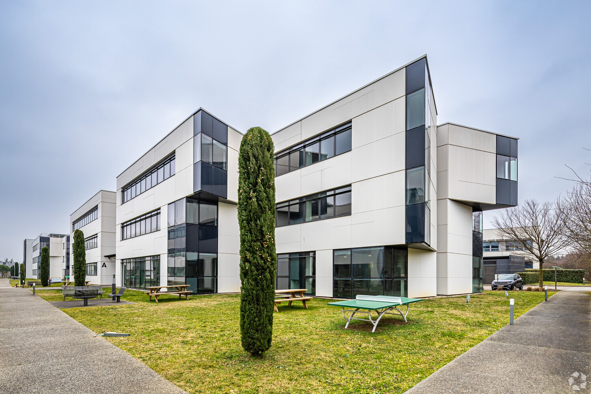 Office in Saint-Priest for lease Primary Photo- Image 1 of 3