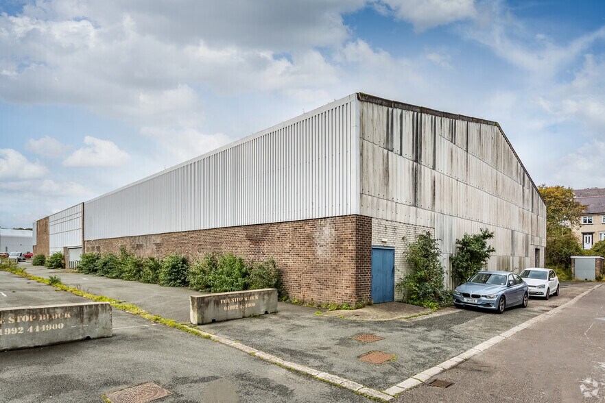 Caernarfon Rd, Bangor, LL57 4SU