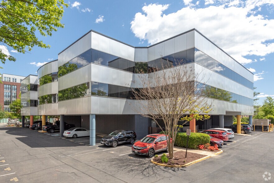 2722 Merrilee Dr, Fairfax, VA for sale - Primary Photo - Image 1 of 1