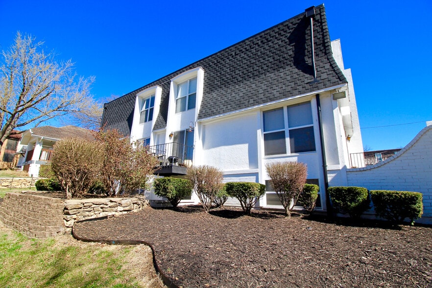 4427-4433 Holly St, Kansas City, MO for sale - Building Photo - Image 2 of 19