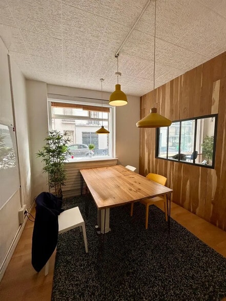 Retail in Paris for lease - Interior Photo - Image 3 of 7