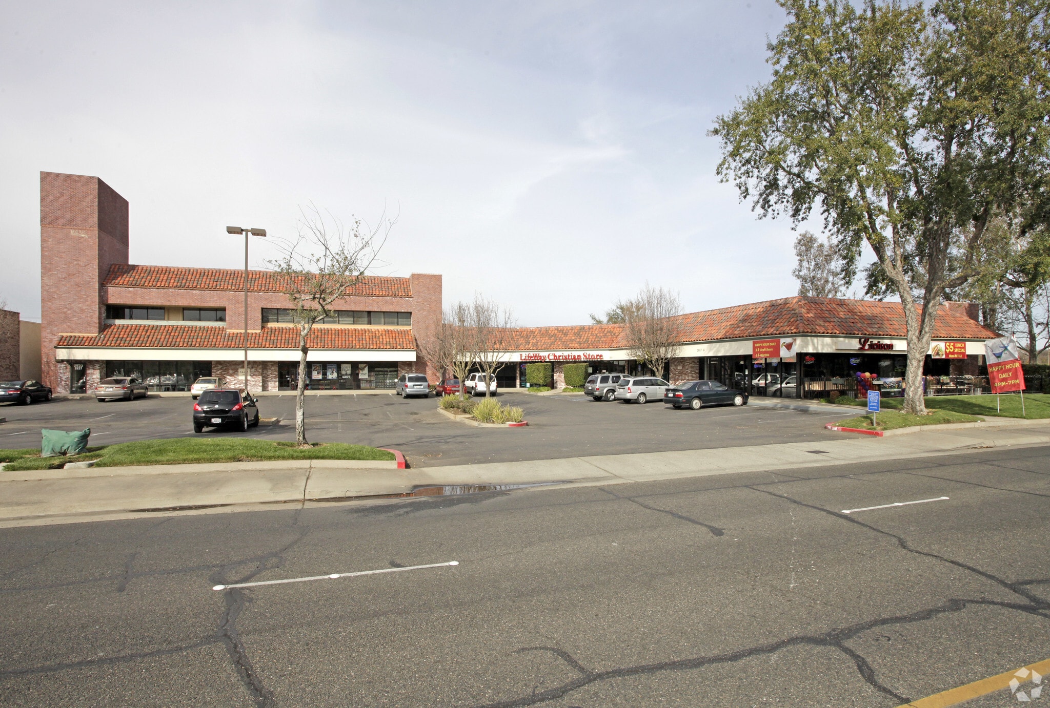 2617-2667 Alta Arden Expy, Sacramento, CA for lease Primary Photo- Image 1 of 5