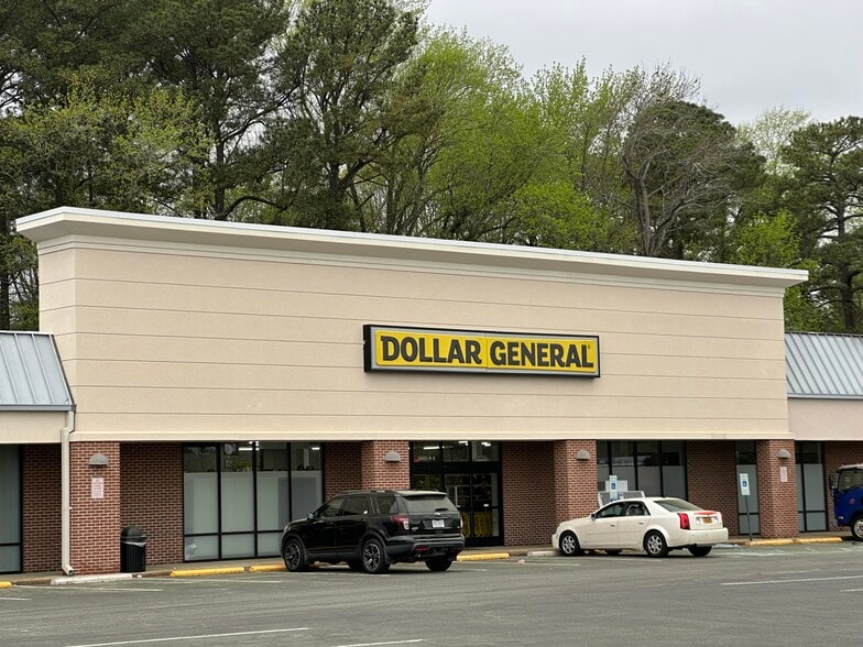 14501 Warwick Blvd, Newport News, VA for lease - Building Photo - Image 2 of 5