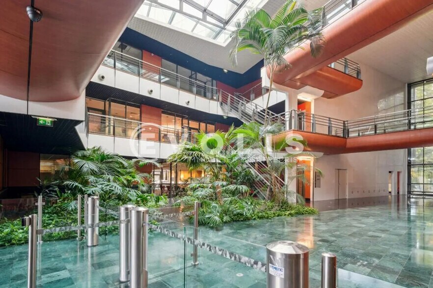 Office in Rosny-sous-Bois for lease - Building Photo - Image 3 of 14