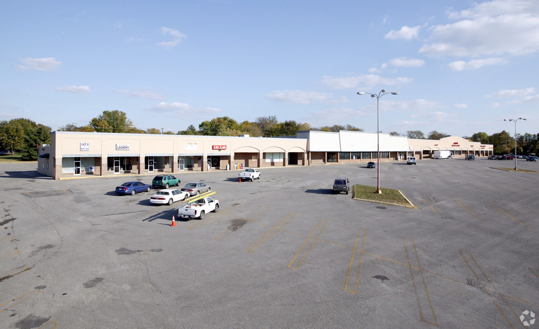 629637 S Water Ave, Gallatin, TN 37066 South Gate Shopping Center