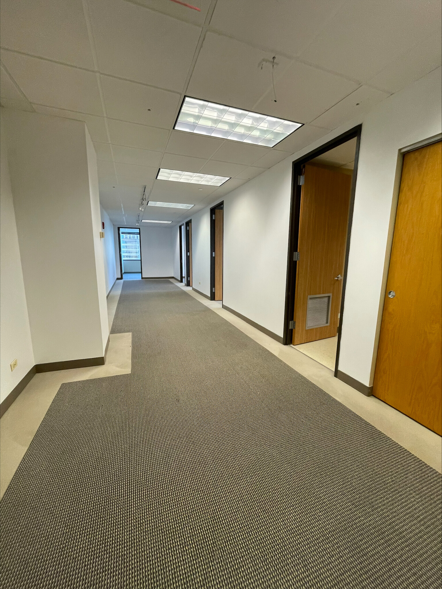 18W200 W 22nd St, Oakbrook Terrace, IL for lease Interior Photo- Image 1 of 6