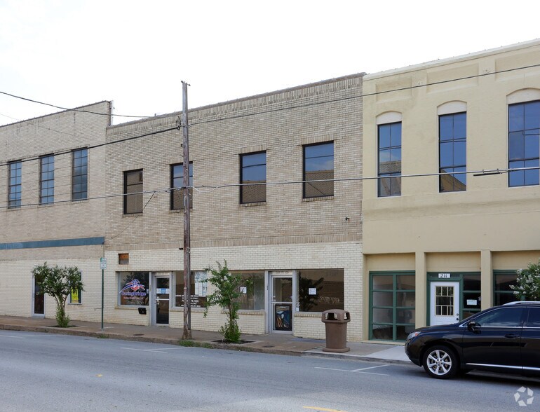 207-211 S Travis St, Sherman, TX for sale - Primary Photo - Image 1 of 1