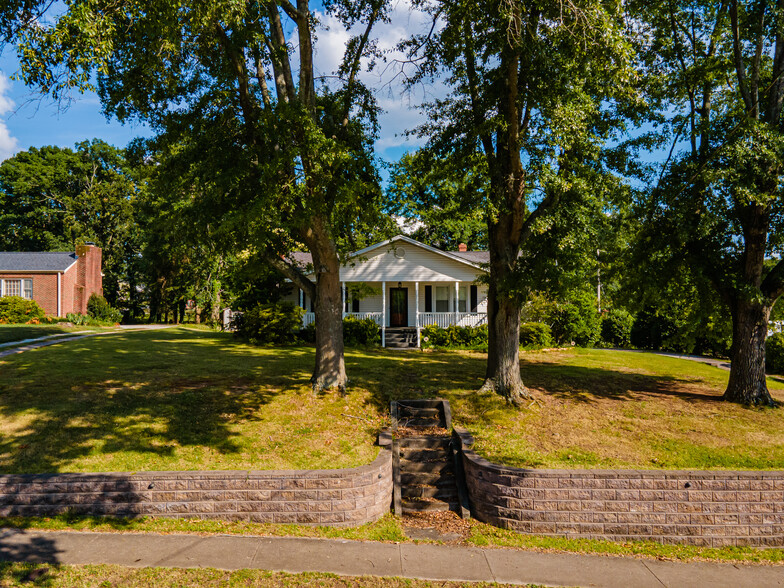 400 E 1st Ave, Easley, SC for sale - Primary Photo - Image 1 of 1