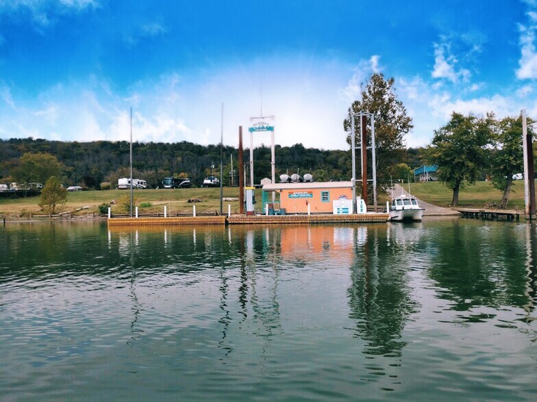 4516 Rivers Edge Dr, Charlestown, IN for sale - Primary Photo - Image 1 of 1