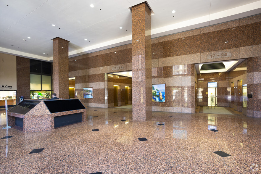 1055 W 7th St, Los Angeles, CA for lease - Lobby - Image 3 of 4