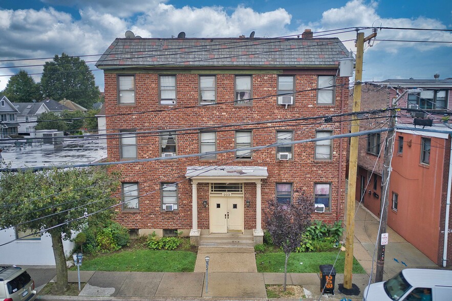 203 Willis Ave, Mineola, NY for sale - Building Photo - Image 1 of 9