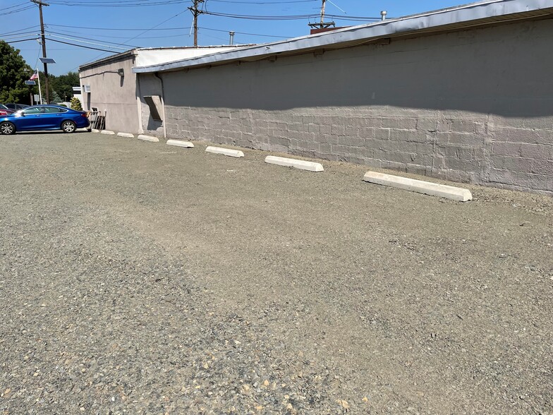 851 Van Houten Ave, Clifton, NJ for lease - Building Photo - Image 2 of 5