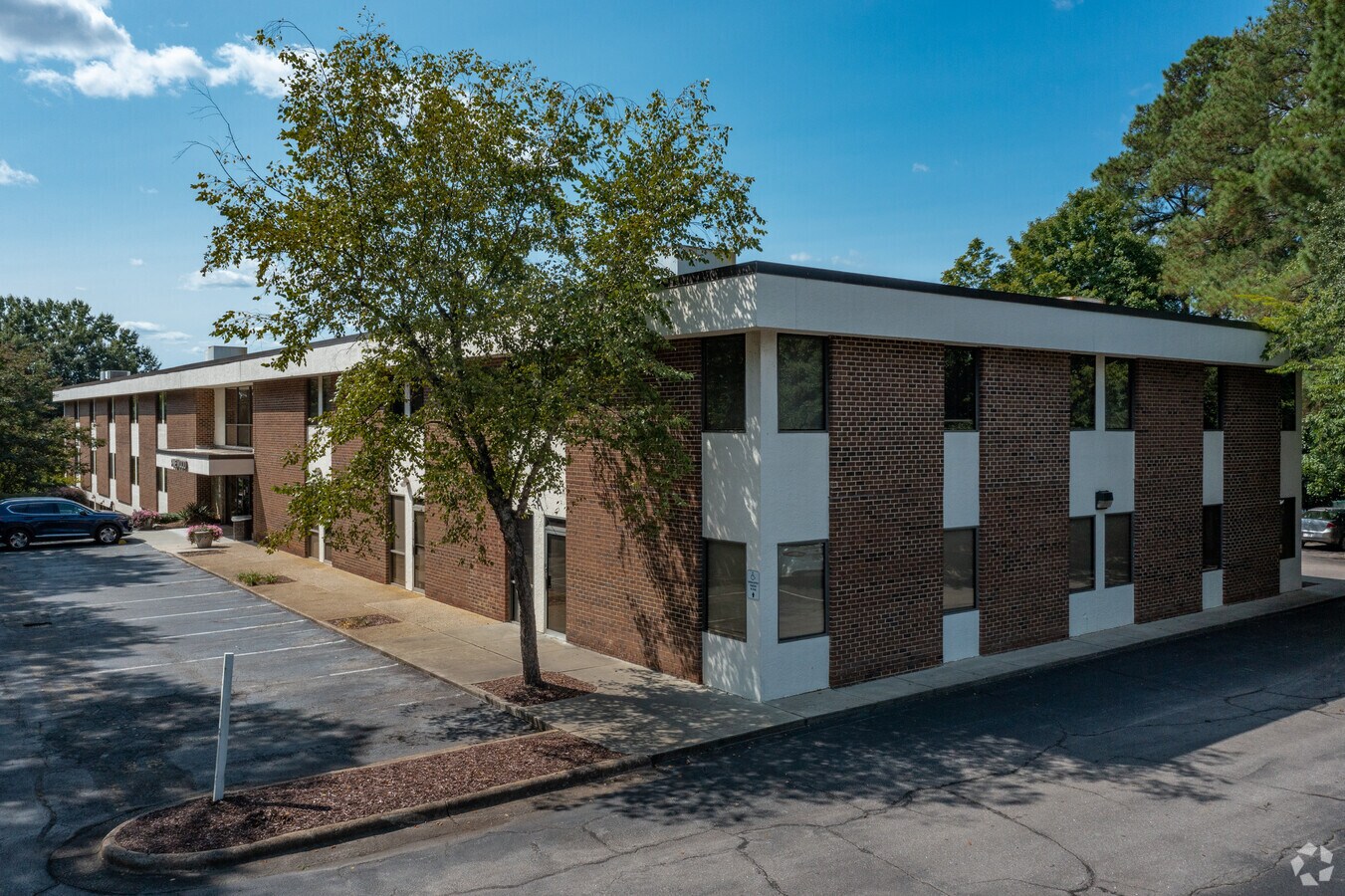 1001 Navaho Dr, Raleigh, NC 27609 - Pinewood | LoopNet