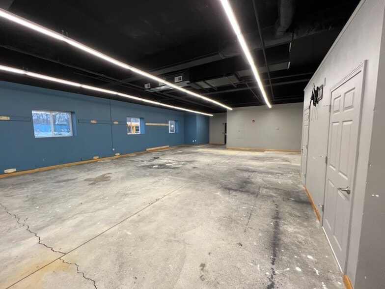 670 Washington St, Attleboro, MA for lease - Interior Photo - Image 3 of 36