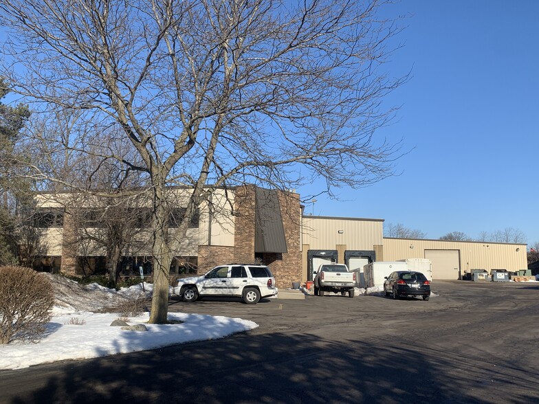 1520 N Old Rand Rd, Wauconda, IL for lease - Primary Photo - Image 1 of 7