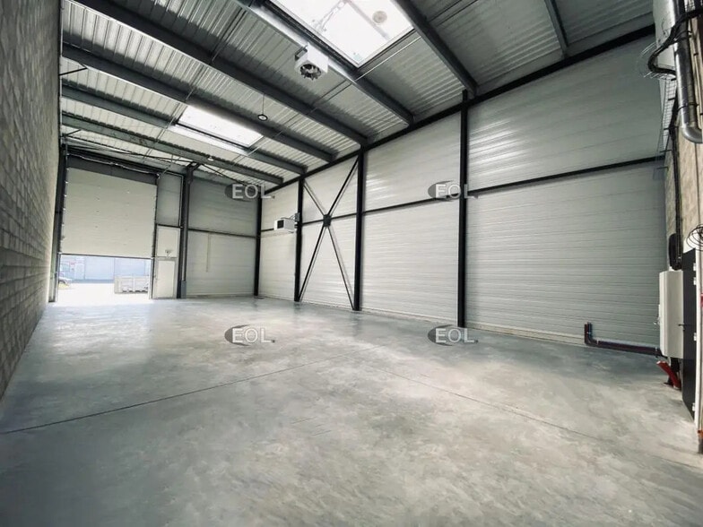 Flex in Marignane for sale - Building Photo - Image 1 of 4