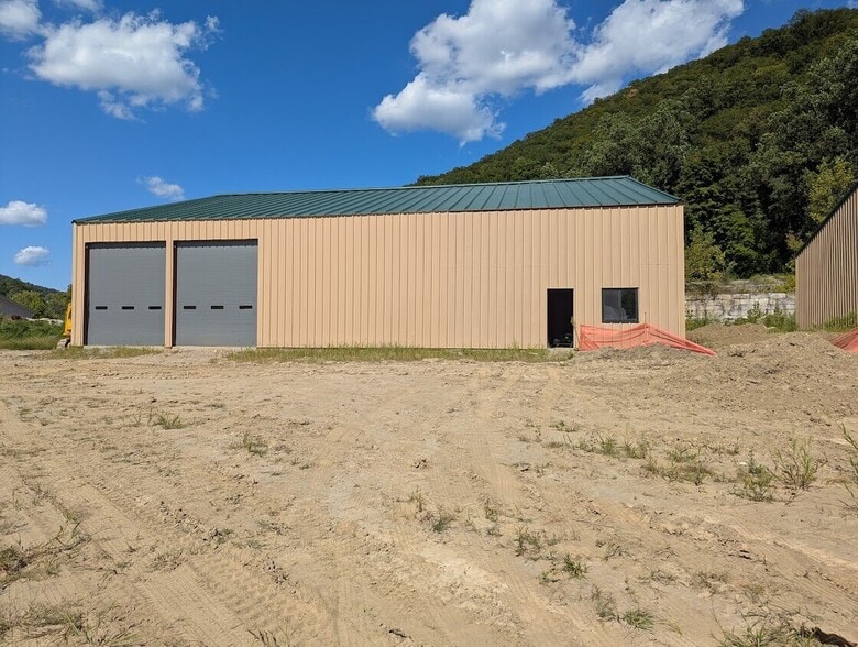 52 Route 9, Fishkill, NY for lease - Building Photo - Image 3 of 3