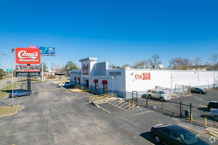 9700 North Fwy, Houston, TX for lease - Building Photo - Image 2 of 4