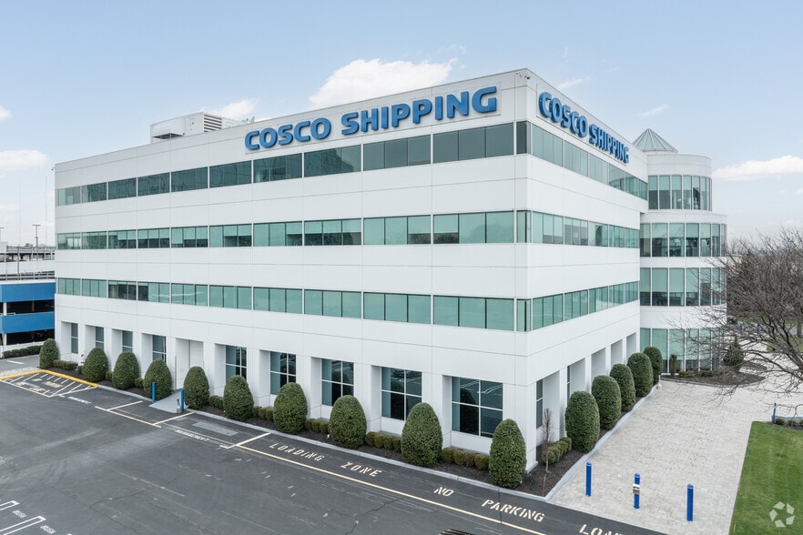 100 Lighting Way, Secaucus, NJ for lease - Building Photo - Image 1 of 5