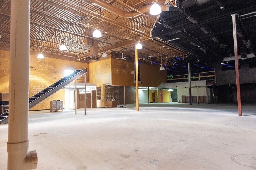 55 Spiral Dr, Florence, KY for sale - Interior Photo - Image 1 of 4