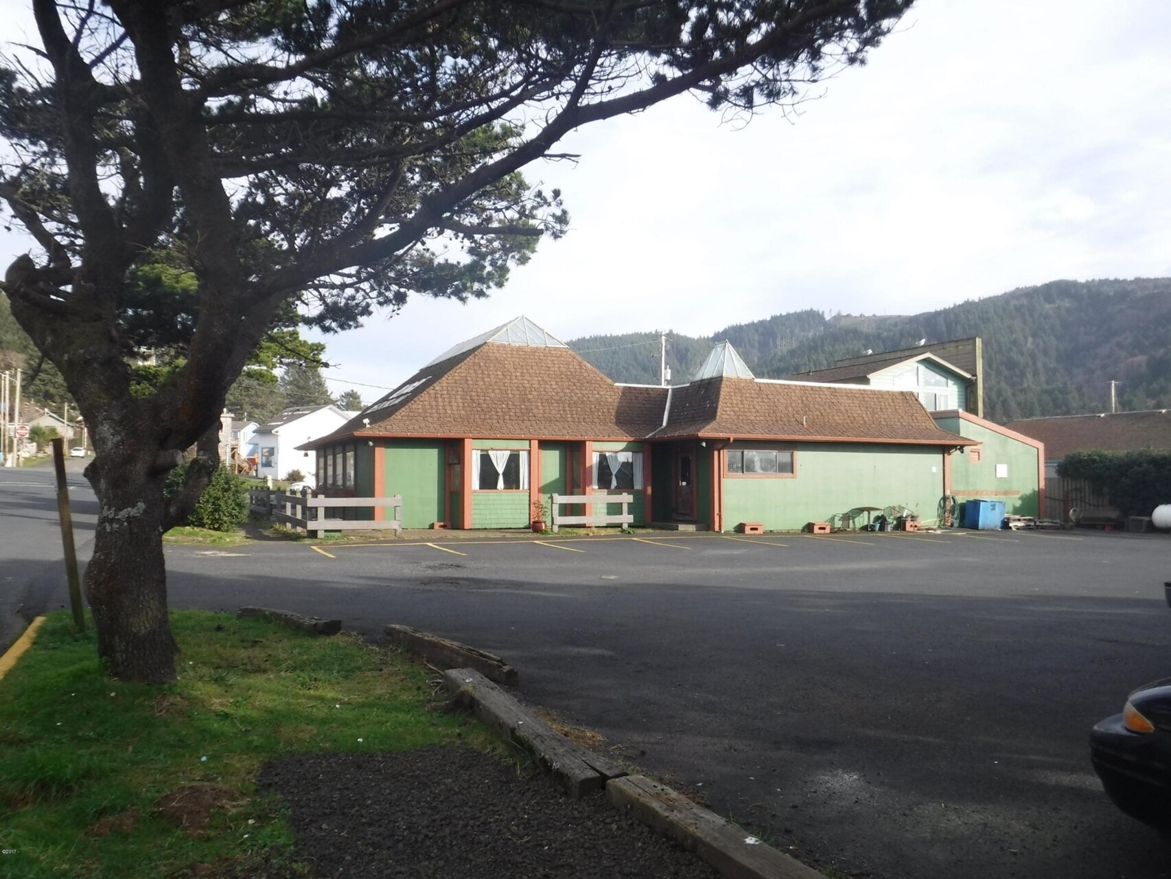 160 W 2nd St, Yachats, OR for sale Primary Photo- Image 1 of 1
