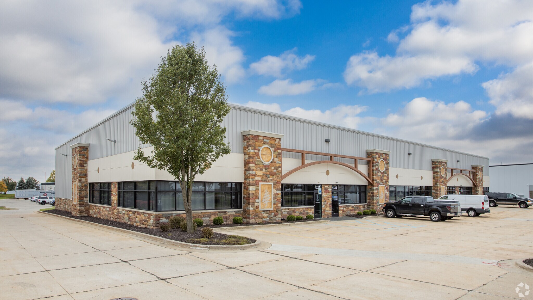 4112-4130 40th St SE, Grand Rapids, MI for sale Primary Photo- Image 1 of 1