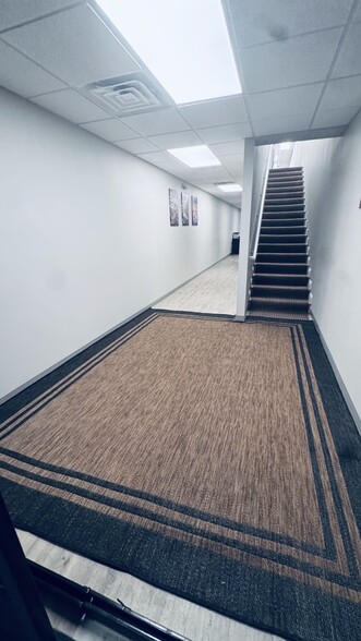 6015 S Rainbow Blvd, Las Vegas, NV for sale - Building Photo - Image 3 of 17